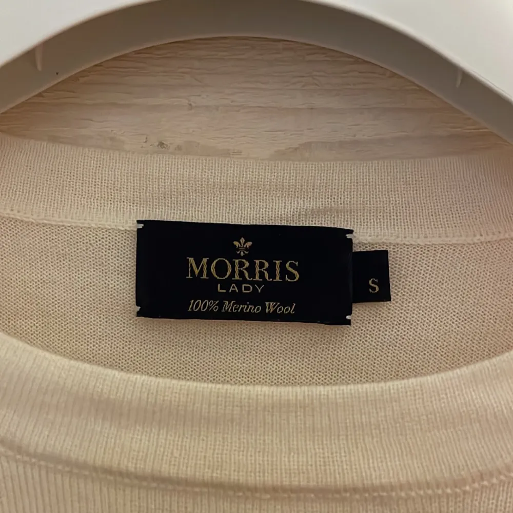 Tunn stickad tröja från Morris . Stickat.