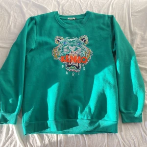 Kenzo Tröja Unisex - Storlek XL för dam men jag tycker att den passar mer som M eller S. Den finns fortfarande.