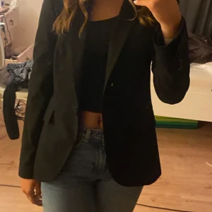 Kavaj - Fin kavaj från zara! Använd några gånger så säljer för 70+66 kr frakt💞💞