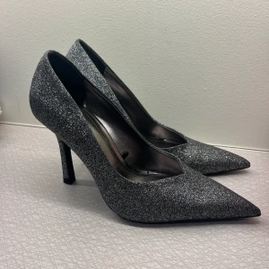 Zara pumps  - Använda ett tillfälle  Stl 38 300kr 