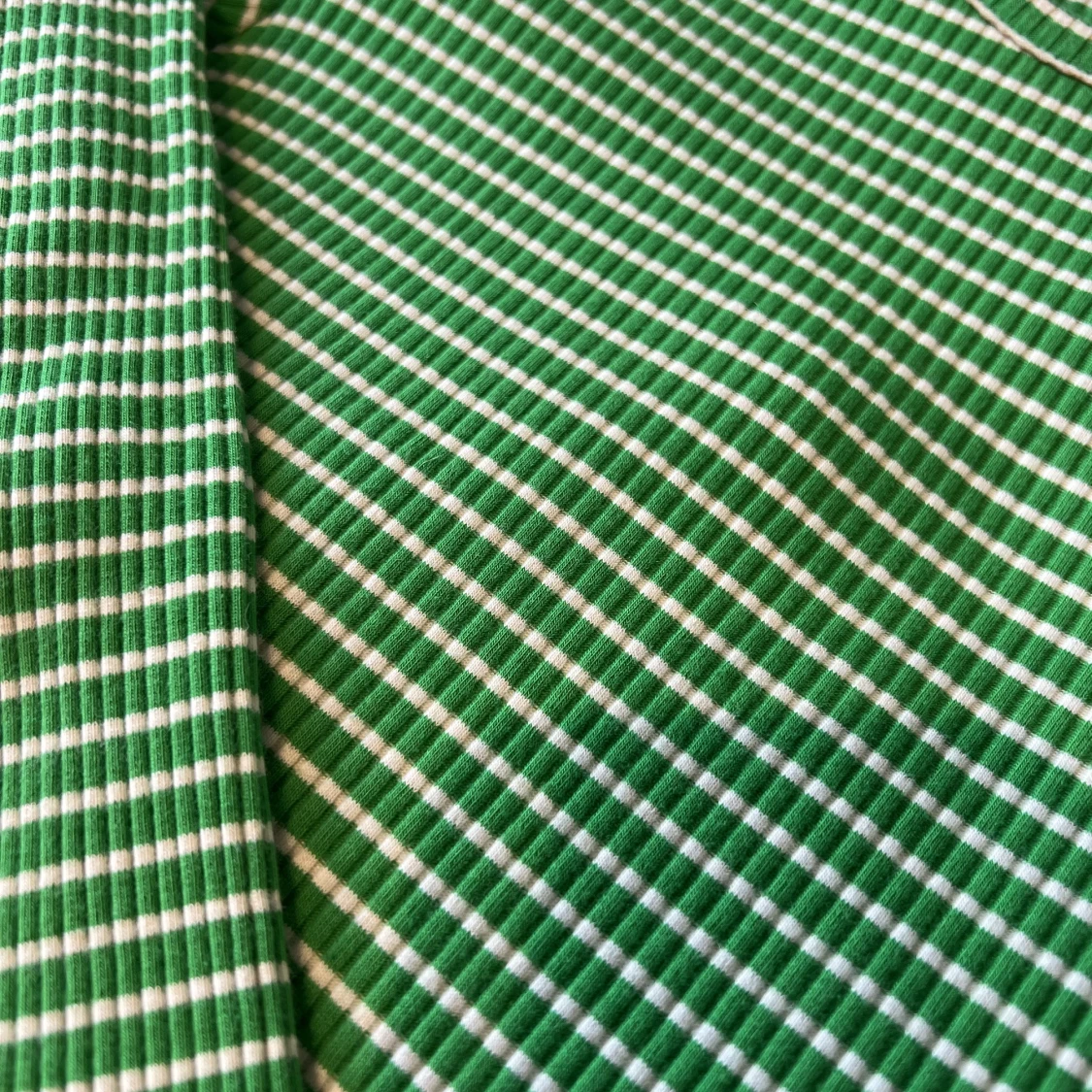 Tunnstickat långärmad topp  - 91