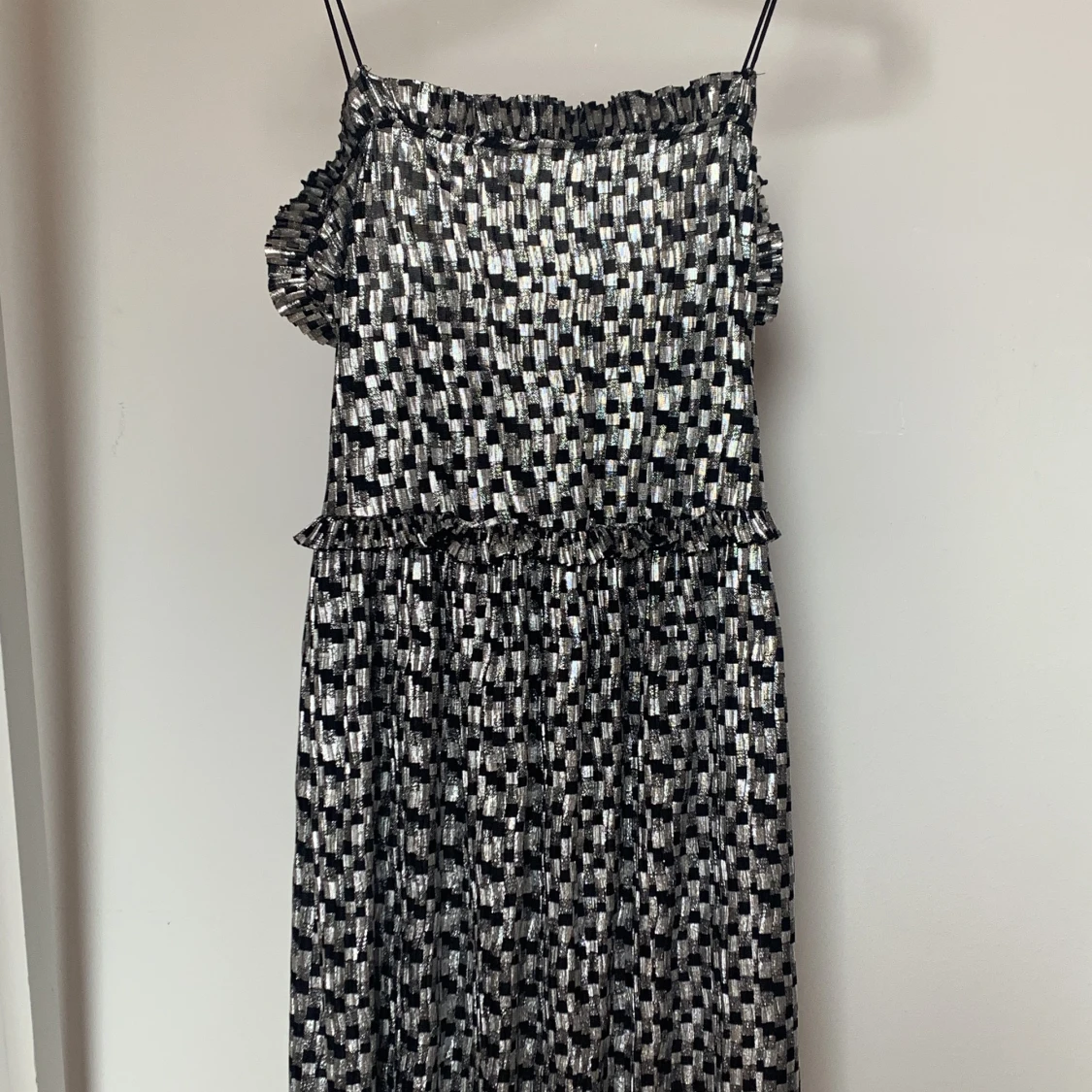 ZARA SILVER/RUTIG KLÄNNING