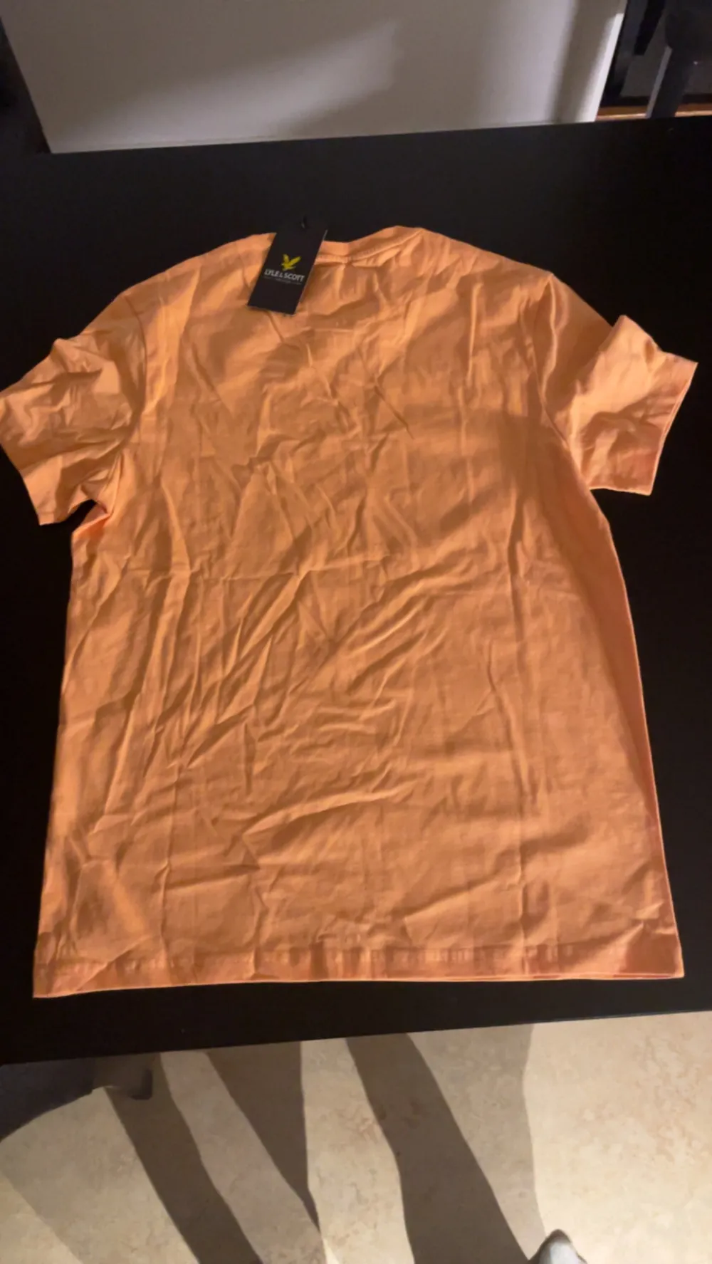 Orange Lyle&scott t-shirt med tag kvar helt oanvänd. T-shirts.