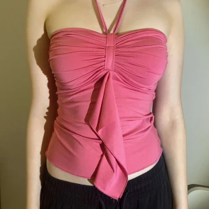 Rosa topp - Rosa linne köpt från shein som går att ha på sig på olika sätt. Har använts 1 gång.