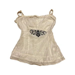 Odd Molly topp - Suuuuper fin topp från odd Molly💗sitter jätte fint på! Storlek S men passformen är tajt upptill. (Den finns på min profil med gratis frakt)