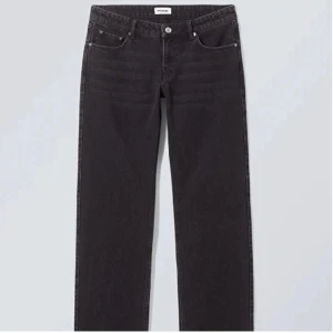 Weekday arrow  - Svarta jeans i modell arrow från weekday i storlek 27/32. Fint skick 🫶🏼