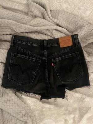 Levis Shorts 501 - Grå Levis shorts 501, i storlek W26.  170 kr. 
