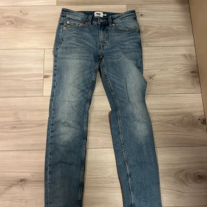 Jeans - Oanvända blåa jeans i nytt skick