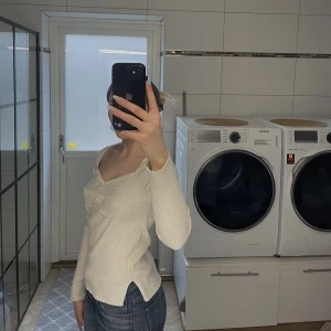 Snygg topp - Snygg topp från stories  Storlek M men sitter bra på mig som har storlek S Fint skick!