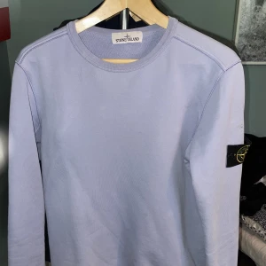 Stone Island tröja - Säljer en Stone Island tröja i gott skick. Ord pris: Ca 2500kr