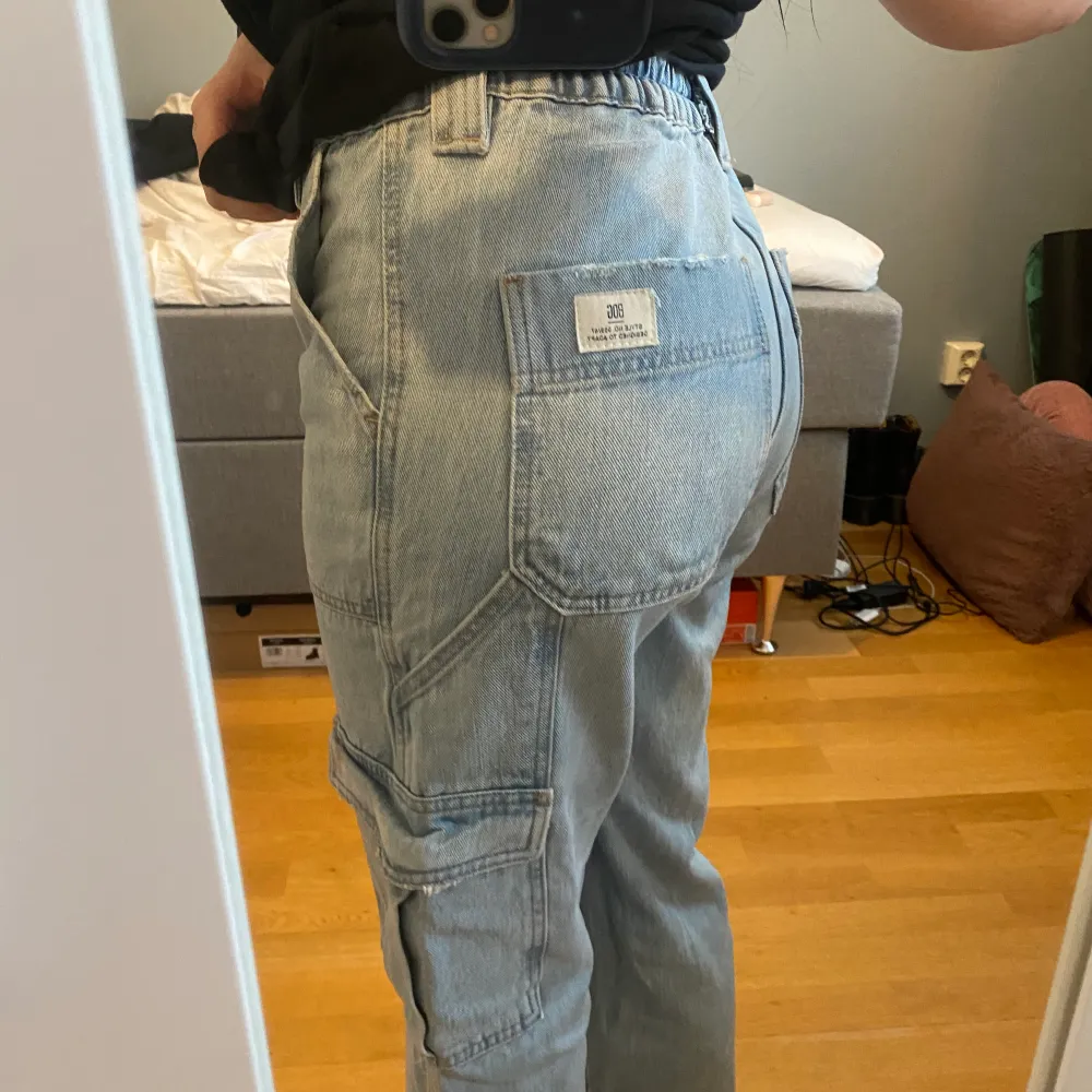Snygga cargo jeans från Urban outfitters💞 skit snygga och u bra . Jeans & Byxor.