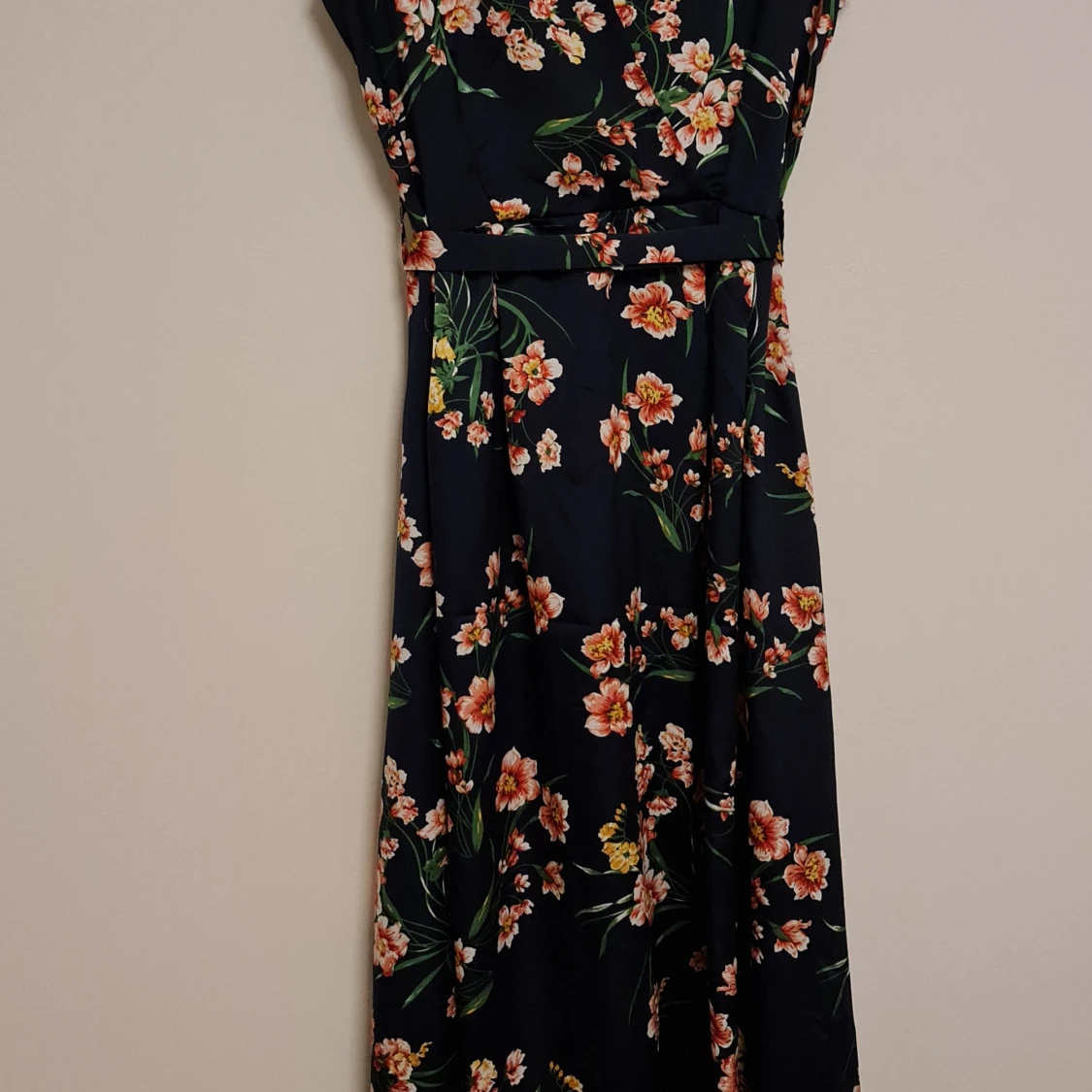 Klänning ny med etikett  - 91