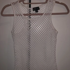 Nätlinnne - Perfekt layeringplagg att ha i garderoben! Superstretchig! Står M/L men sitter fint på mig och jag brukar ha xs/s