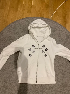 Wasteddreamz hoodie - Tja säljer min fullzip wasteddreamz hoodie som är köpt för 800 och knappast är använd