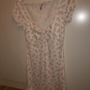 Klänning Nelly  - Perfekt för sommaren, knappt använd 