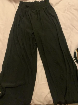 Byxor - Skön byxor med tunna tyg.