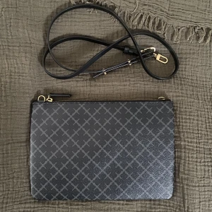 Marlene Birger väska - Så himla söt från Marlene Birger och typ aldrig använd tyvärr men därav i jättefint skick! Pris diskuterbart 