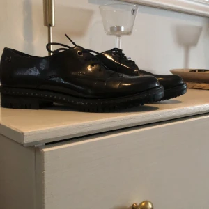 Skor  - Jätte fina och bekväma skor från tamaris. Använda men ändå i bra skick.☺️