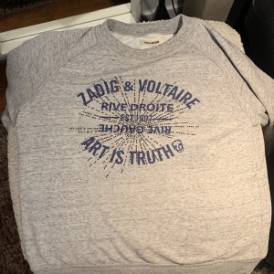 Zadig  - Jag säljer min jätte fina Zadig tröja som jag har älskat men är tyvärr liten jag köpte den för 1000 och säljer för 550 kr ❤️