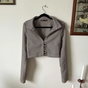 Zara topp - Super fin kroppad topp från zara i hundtandsmönster! 🤎