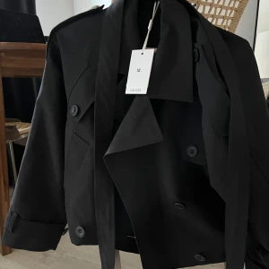 Meotine- BOBBY CANVAS TRENCHJACKET - Meotine jacka i nyskick med lapp kvar. Storlek S/M. Nypris 2700! 