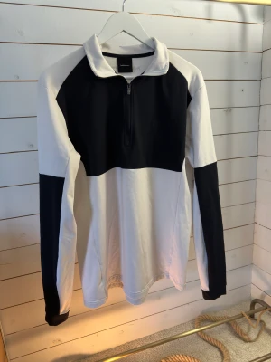 Peak Performance tröja - En träningströja som kan användas inom alla sporter men även som en casual tröja till vardags.