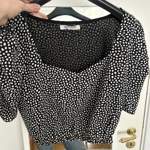 Prickig topp - Köpt på Nelly använd 1 gång