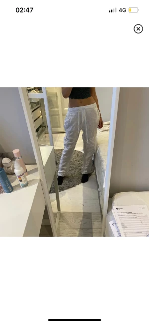 linnebyxor  - säljer dessa fina linnebyxor jag köpte här på plick (hennes bilder), då dom inte satt så som jag ville ha dom💓 men dom är väldigt fina och bra i längden på mig som är ca 170 med långa ben!💓 40kr+ frakt tryck INTE på köp nu!