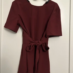 Blus med knytband från Chiquelle - Blus med knytband från Chiquelle, strl. 36.