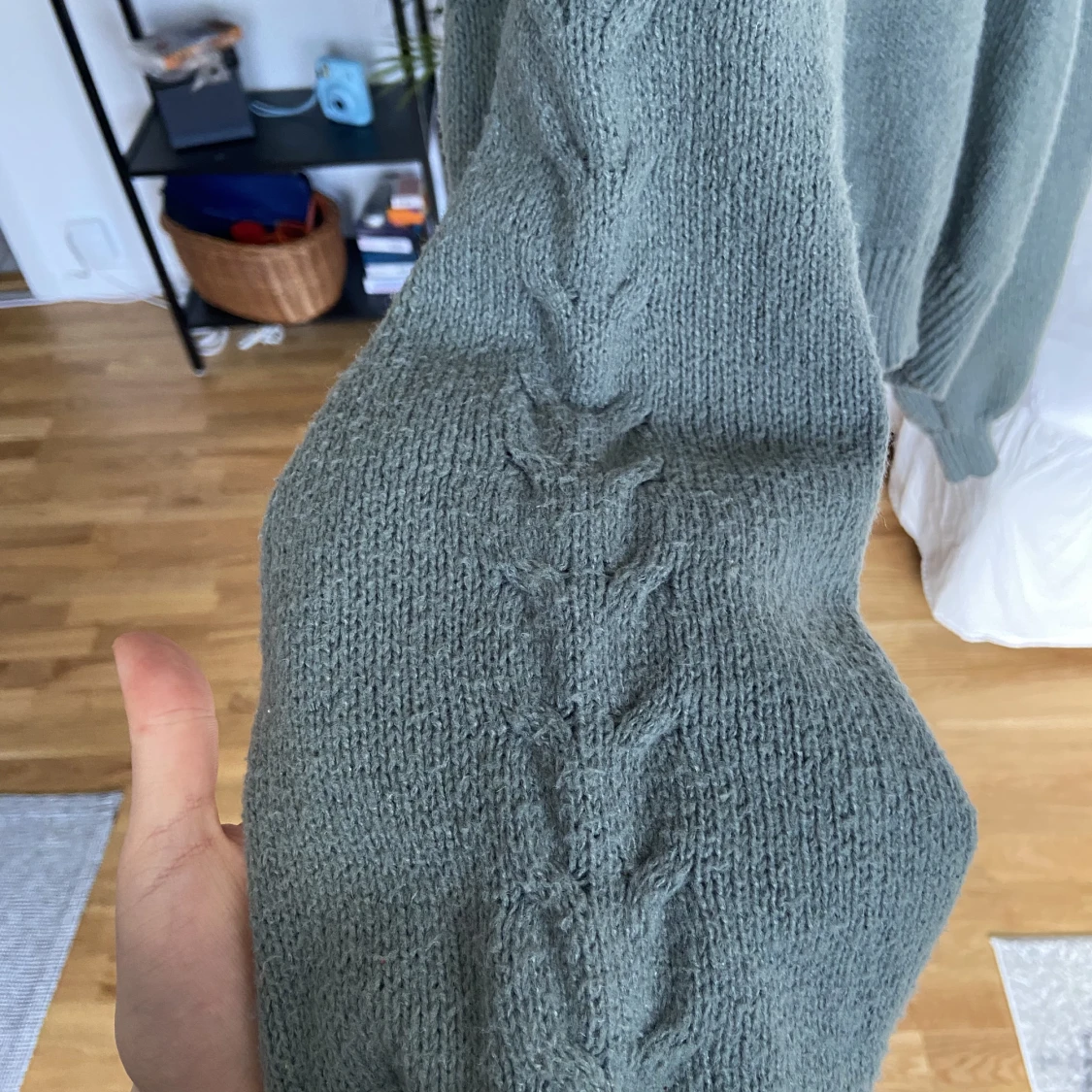 Stickad med flätdetalj - 90