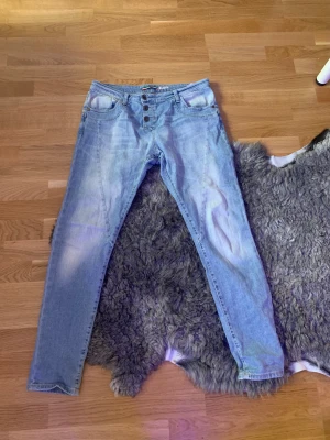 Jeans - De är super fina. Och sköna men passar ej mig.
