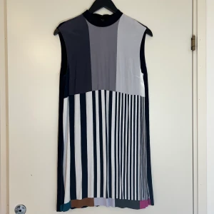 & Other Stories - Nypris ca 800. Viskos. Storlek 36.