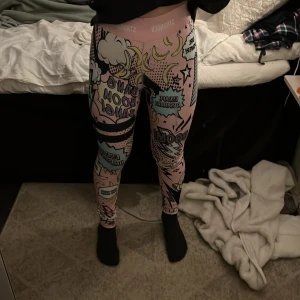 Stronger byxor  - Ett par av mina favorit byxor förut. Använda mycket men inte på 1 år. Bra kvalite.