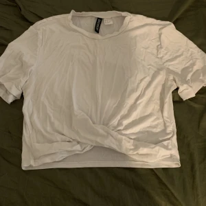 Magtröja - Vit magtröja från H&M Använd ett fåtal gånger