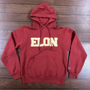 Champion Elon Hoodie - Snygg vintage Champion Hoodie i storlek M! Bara att skriva om du undrar över något🙏