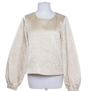 Guldig blus - En guldig blus från NAKD i strl S. Den är endast testad och helt felfri