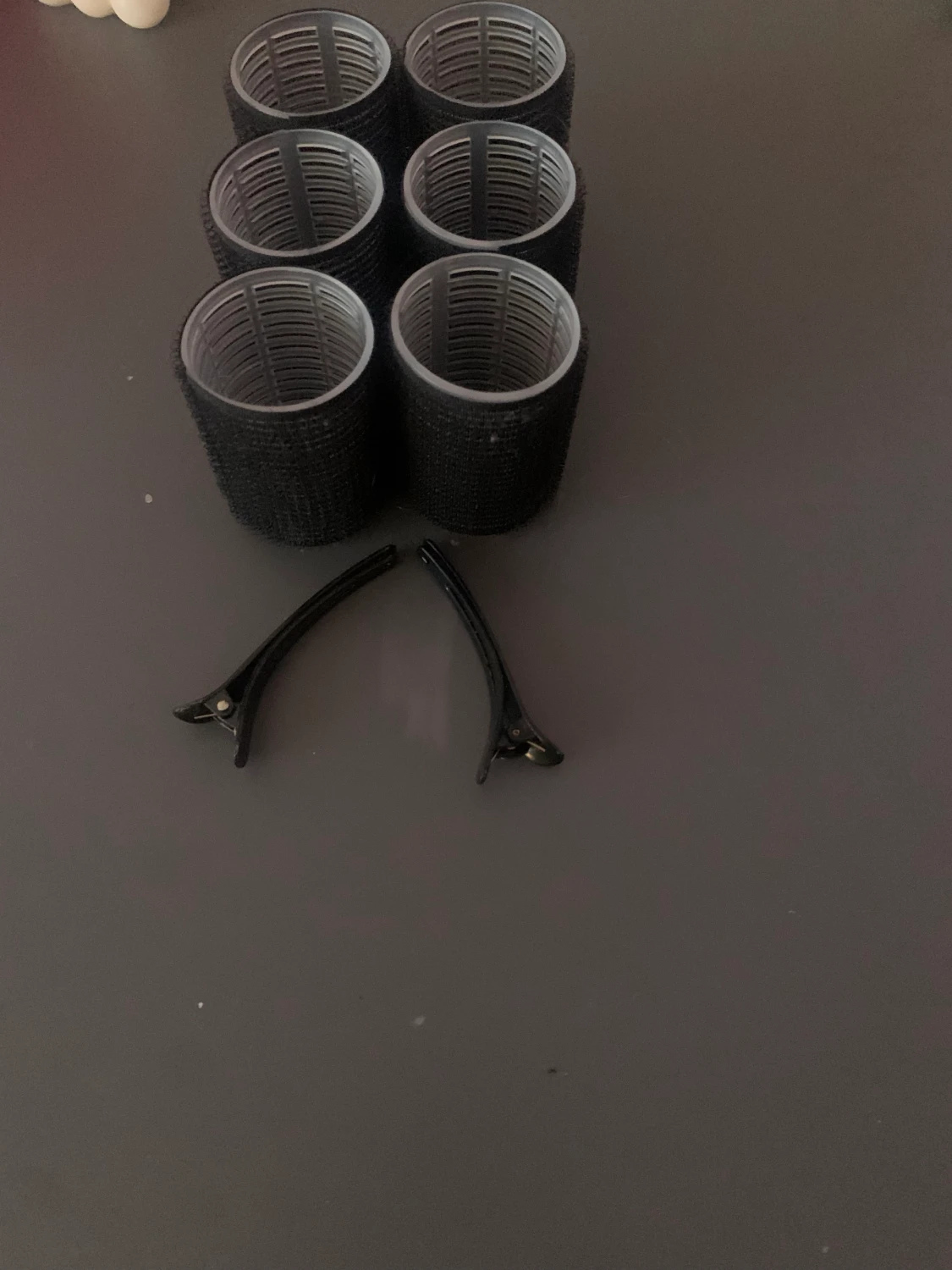 Hårrullar med två hårklämmor till. De har ej används.