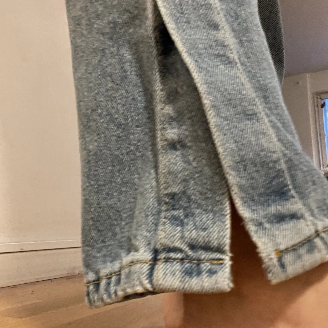 Jeans med slits. Nya! - 91