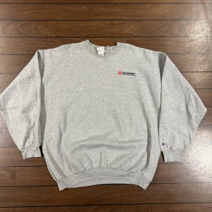 Champion Autopart Sweatshirt - Snygg champion sweatshirt i storlek XXL! Bara att skriva om du undrar över något🙏