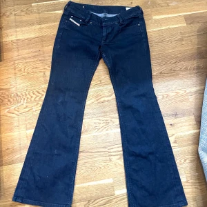 Diesel jeans - Supersnygga Low waist bootcut Diesel jeans i modellen Louvely!💙