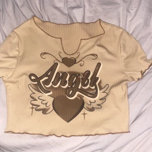 brun tröja med text ”angel” - en tröja från shein knappast använd 