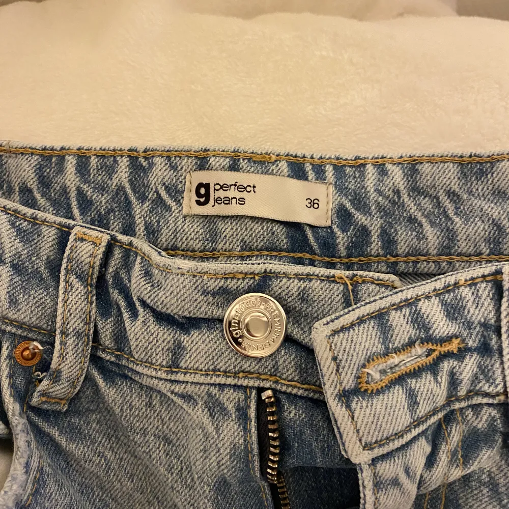 Jeans från Gina tricot. Strl 36, använda en gång. . Jeans & Byxor.