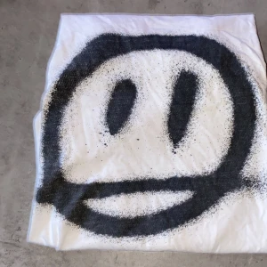 T-shirt - Säljer denna t-shirten för att jag inte använder den längre men den har användst några gånger 