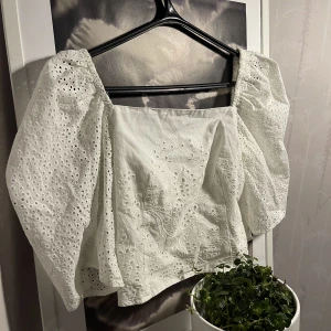 Blouse - Cute and chick white blouse, with a sip on the side :)  Never worn, new condition 💕