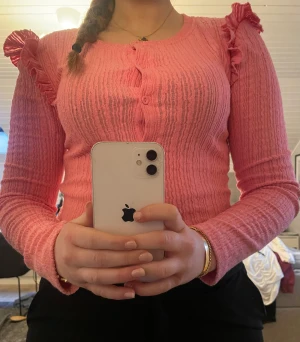 Zara tröja - En rosa tröja från zara med volanger 