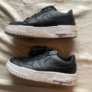 Nike air force 1 pixel - Använt få gånger då dom är lite för stora. Budgivning eller köp direkt pris 400