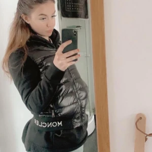 Moncler Jacka - Fler bilder på Moncler jacka