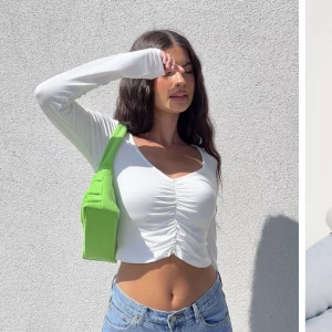 Söker toppar med rynkning i mitten.  - Söker en sån vit tröja i storlek s eller liten m. Andra färger kan oxå funka.