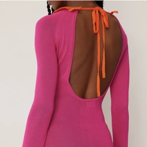 Ny klänning strl s/m  - Säljer denna helt nya klänning! Var en julklapp med passade ej och för sent att retunera!  Nypris 499 kr  Super fin, prislapp kvar, stretchig, formsydd med härliga färger