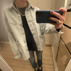 Snygg jeansjacka - Supersnygg oversized jeansjacka. Skriv för fler bilder 